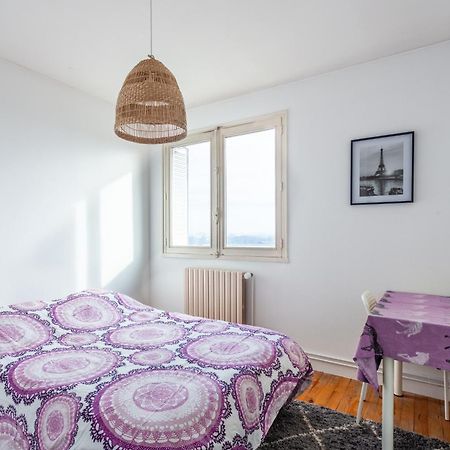 Appart Lumineux A Emplacement Ideal Refait A Neuf Oullins Exterior photo