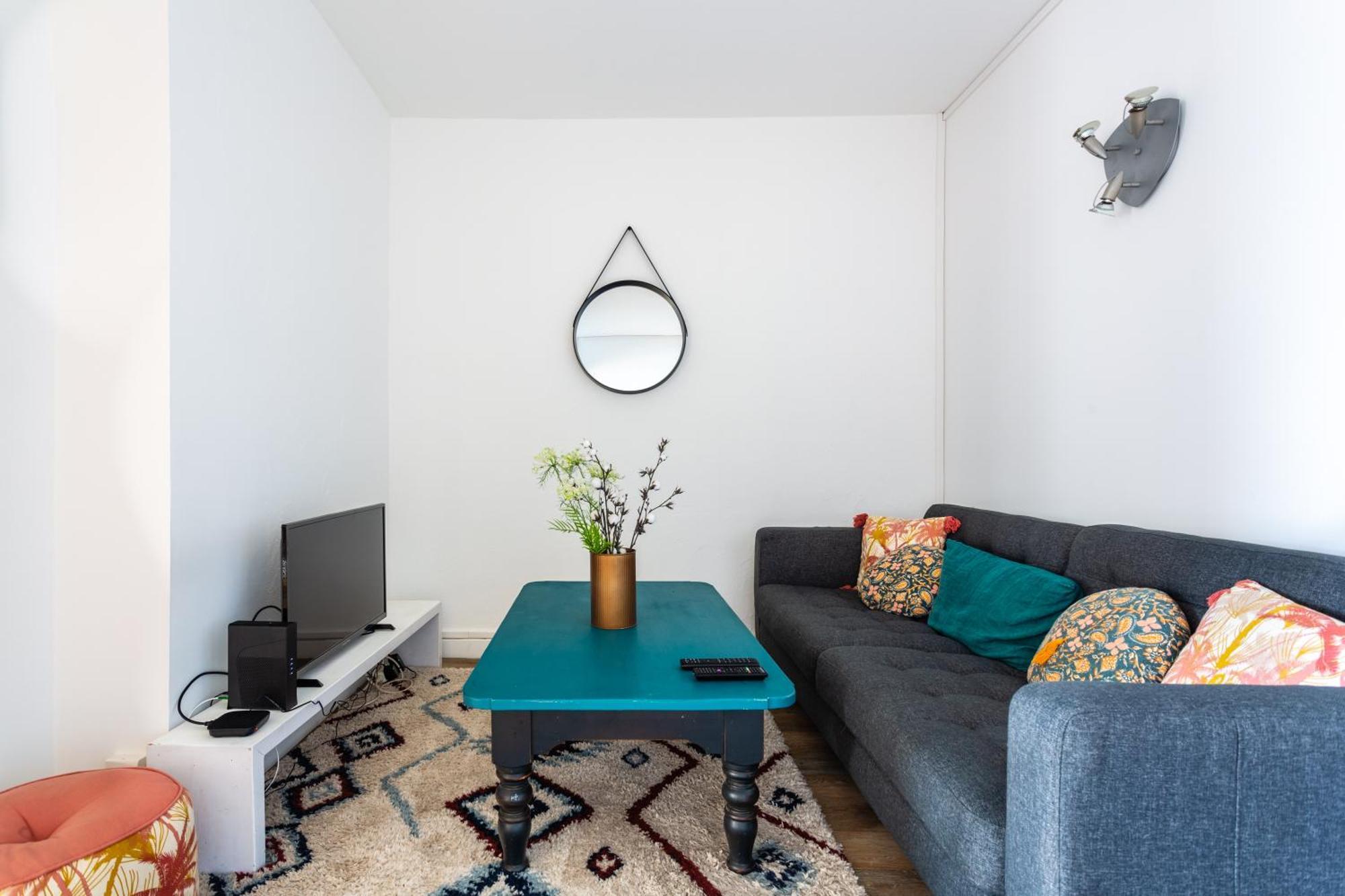 Appart Lumineux A Emplacement Ideal Refait A Neuf Oullins Exterior photo