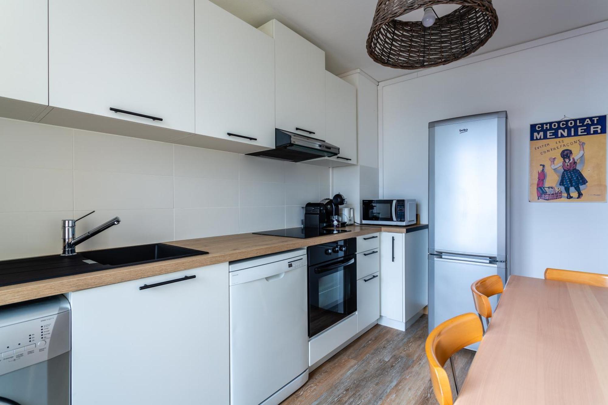 Appart Lumineux A Emplacement Ideal Refait A Neuf Oullins Exterior photo